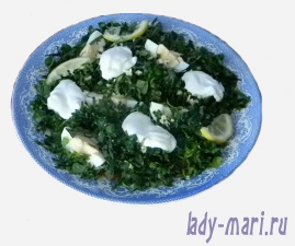 салат из крапивы со сметаной