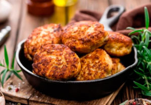 Аппетитные котлеты из курицы с грибами – вкусное и полезное блюдо